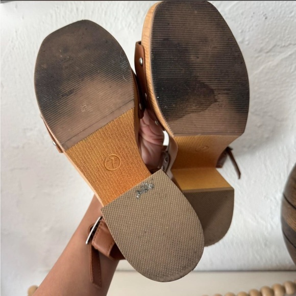 Universal Thread heels - Picture 3 of 3